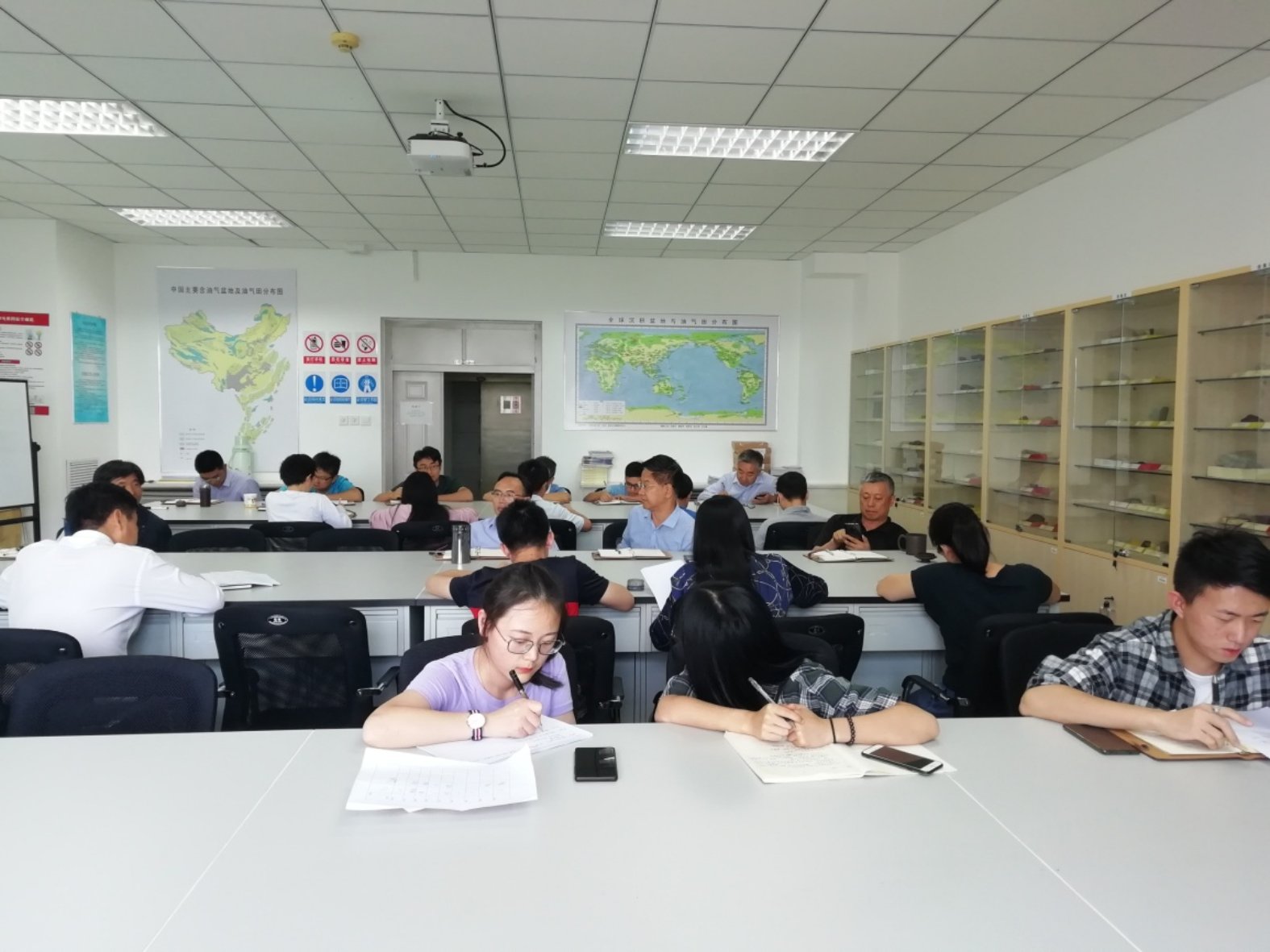 C:\gg\支部工作\2019\9\学校“不忘初心 牢记使命”主题教育活动\新闻稿\IMG_20190919_141623.jpg