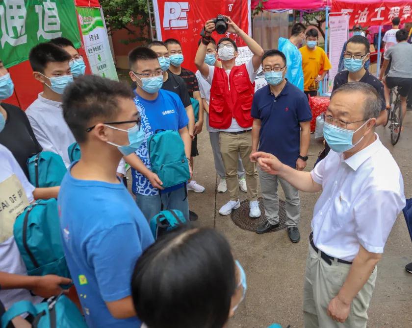 98797836ea9d457b8056c3a57ea14416.jpg 98797836ea9d457b8056c3a57ea14416.jpg